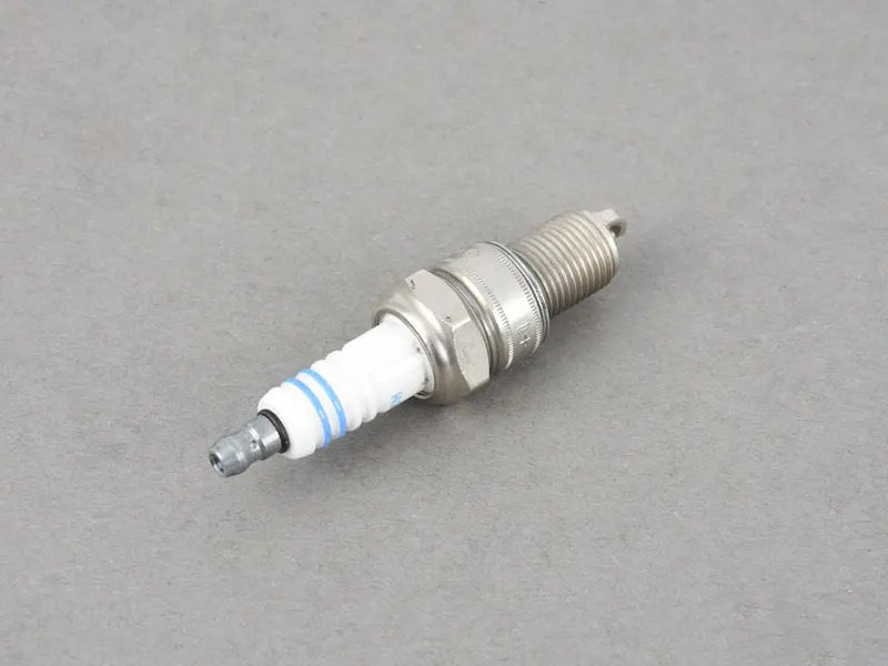 spark plug 9991701899A spark plug 9991701899A