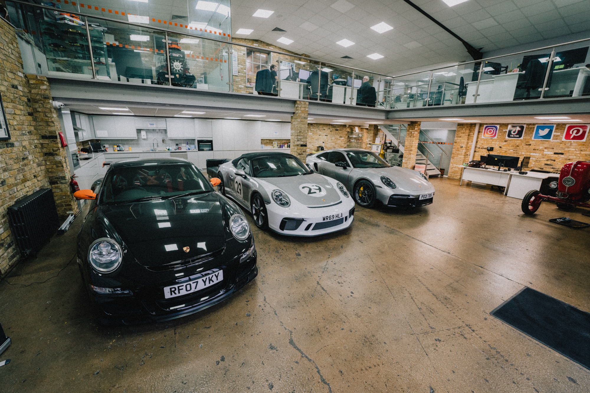 Design911 Centre for Porsche