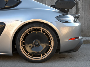 Disque aérodynamique en fibre de carbone pour jantes alliage. Porsche 718 GT4 RS