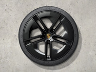 21-inch Taycan exclusive design summer wheel-and-tyre set, painted in black (high-gloss) with Aeroblades painted in blank (high-gloss). Porsche Taycan (MK2) 2024>> - 9J1073663TB - 9J1073663TB