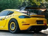 Spoiler posteriore a collo di cigno DRS-1 e kit riser da 3" in fibra di carbonio. Porsche 718 Cayman GT4 - 9GT825871A, 9GT825871AA3G, 9GT827465D, 9GT827466D