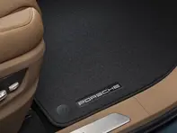 Tapis de sol avec contour en Nubuck. Porsche Cayenne (9YA) 2018>> RHD - Volant à droite - 9Y2863011OS5, 9Y2863011OU6, 9Y2863011, 9Y2863011OH7, 9Y2863011OS1