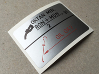 Autocollant de porte de remplissage de carburant et de gaz d'huile. Porsche 911 / 924 / 928 / 944 (1985 – 1994) - 93070120301