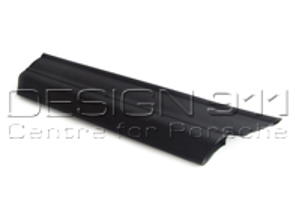 Bande de couverture pour boîtier de phare. Porsche 924 / 924S / 944 - 477853363, 477853364