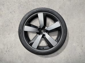 Juego de ruedas y neumáticos de verano de 22" para Macan Sport, en negro brillante. Porsche Macan-e - 95C044660F