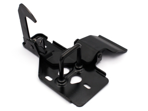 Gancio di chiusura della serratura del cofano motore. Porsche 958 Caienna 2015-18 - 95851148001