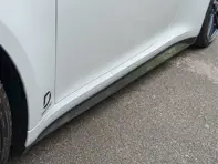 Seitenschweller-Set schwarz hochglanz lackiert Carbonfaser. Porsche 992 - 992854885OK1, 992854886OK1 - 992.23.02L.GB, 992.23.02R.GB