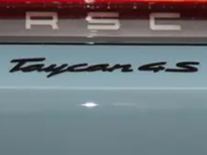 Stemma posteriore TAYCAN 4S, in nero (lucido). PorscheTaycan 4S - 9J104480007041, 9J104480007