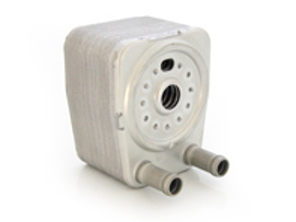 Refroidisseur d'huile de radiateur sur le moteur. Porsche 955/957/958 Cayenne - 95510702103, 95510702100, 95510702101, 95510702102