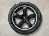 19-/20-Zoll 911 (992) Dakar, schwarze Alufelgen und Winterreifen Original Porsche - 992044600S