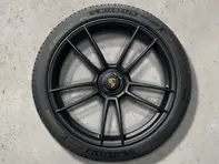 20'/21' 911 Turbo S, en negro (brillo satinado) Llantas de aleación y neumáticos de invierno Porsche original para modelos 992 (911) GTS - 992044601BA