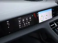 Beeldscherm en bedieningspaneel met 'touchscreen'. Porsche Taycan RHD - 9J1919599F, 9J1919599M