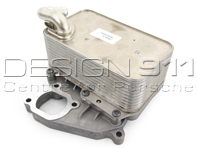 Enfriador de aceite del radiador en el motor. Porsche Cayenne / Macan / Panamera - 95810727121