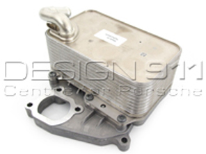 Refroidisseur d'huile de radiateur sur le moteur. Porsche Cayenne / Macan / Panamera - 95810727121