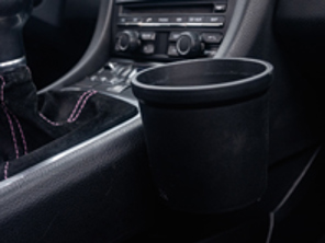 Porte-gobelet / boissons, montage latéral. Porsche 991 / Boxster / Cayman 2011>>