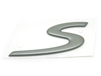 S - Insignia, en Titanio metalizado. Porsche 986 Boxster S - 98655924301, 986559243009A4, 986.559.243.01, 986.559.243.00.9A4