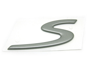 S - Badge, en titane métallisé. Porsche 986 Boxster S - 98655924301, 986559243009A4, 986.559.243.01, 986.559.243.00.9A4