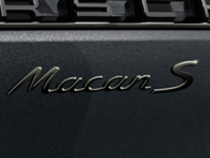 Heckemblem MACAN S, in Schwarz (matt). Porsche Macan II / Macan II S - 95B044815710K1, 95B04481571