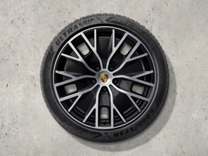 20-Zoll Taycan Turbo S Aero Design Winterradsatz lackiert in Schwarz (hochglanz). Porsche Taycan (MK2) Cross Turismo 2024>> - 9J1073603FF - 9J1073603FF