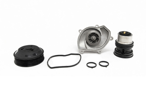 Waterpomp, thermostaat en poelieset. Porsche 970 Panamera 2 / Panamera 4 - 94610603300, 94810609101, 94810603404