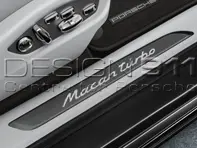 Seitenschwellerleisten in Carbon mit Logo. Porsche Macan - 95B04480090, 95B04480091, 95B04480092