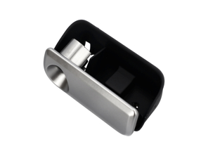 Handschuhfachdeckelgriff (komplett) Rechtslenker. Porsche 987.1 / 987.2 Boxster / Cayman / 997.1 / 997.2 Carrera / Turbo / GT2 / GT2 RS / GT3 2005-13 - 9975523610, 99755236101, 99755236102, 99755236101A03, 99755236102A03, 99755236101T13, 99755236101N23, 997552361018P9, 997552361015Y2, 997552361015Z1, 997552361018W7, 997552361015V7, 997552361025V7, 997552361018X8