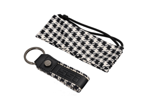 Classic leather keyring with checked fabric SSI. - SSI001