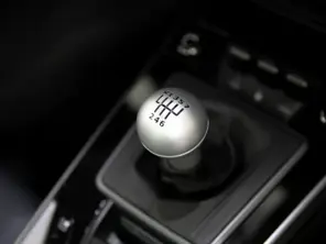 Pommeau de vitesse classique en aluminium argenté à 7 vitesses. Porsche991/992 - 991424075108YR, 991424075208YR, 9914240752522W0, 991424075262W0, 991424075322W0, 991424980138YR, 991424980137A0, 991424980138C0, 991424980139H6, 99142498013N11, 99142498013PL1, 991424980238YR, 99142498023DSY, 99142498023DVG, 991424980236U7, 991424980237A0, 991424980238C0, 991424980239H6, 99142498023PL1, 99142498023N11, 991424075318YR, 991424980358YR, 99142498035OG6, 99142498035PL1, 99142498035OH7, 99142498035OK6, 991424980358C0, 991424980359H6, 992711141C8YR, 992711141DOX7, 992711141EOX7, 9927111418YR, 992711141FOX7