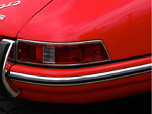 Ecke der hinteren Stoßstange, schmaler Gummi und Zierleiste. Porsche 911 1969-73 - 90150504300, 90150504302 - 911287, 1684400406, 9455