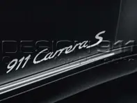 Adesivi con designazione del modello sulle porte. Porsche 991.1 (911) / 991.2 (911) - 99104480110041, 99104480110V04, 99104480111041, 99104480111V04, 99104480114041, 99104480114V04, 99104480112041, 99104480112V04, 99104480111041, 99104480111V04