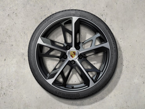 Juego de ruedas y neumáticos de invierno de 21 pulgadas con diseño Cross Turismo, pintados en negro (alto brillo). Porsche Taycan (MK2) Cross Turismo 2024>> - 9J1073603LA - 9J1073603LA