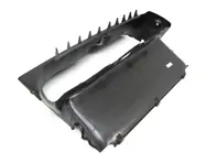 Luftkanal im vorderen Stoßfänger-Mittelgitter. Porsche 958 Cayenne Hybrid - 95857532330