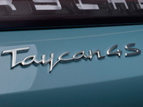 Stemma posteriore TAYCAN 4S, primerizzato. PorscheTaycan 4S - 9J104480007G2X, 9J104480007