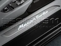 Baguettes de bas de caisse en aluminium brossé avec logo, illuminées. Porsche Macan - 95B04480110, 95B04480111, 95B04480112