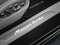 Embellecedores de los umbrales laterales en aluminio cepillado con logotipo, iluminado. porsche macan - 95B04480110, 95B04480111, 95B04480112