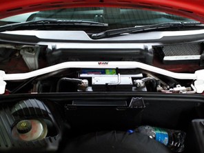Refuerzo de puntal delantero. Porsche 987 Boxster - Ultra Racing - TW21860, TW2-1860
