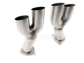 Le centre d'échappement arrière et le silencieux latéral suppriment les tuyaux. Porsche 991.1 - 99111132103, 99111132203, 99111133107