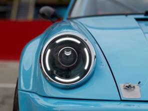 LED-Scheinwerfersatz mit glänzend schwarzer Reflektorschale LHD. Porsche 911 / 964 - 91163111302, 91163102400, 91163111300