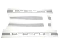 Bandes décoratives latérales avec logo PORSCHE. Porsche 9YA Cayenne - 9Y008887017, 9Y008887018, 9Y008887019, 9Y008887020, 9Y0088095B, 9Y0088095D, 9Y0088095C, 9Y0088095E