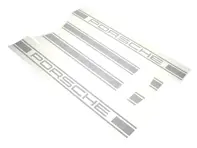 Bandes décoratives latérales avec logo PORSCHE. Porsche 9YA Cayenne - 9Y0088870, 9Y008887037, 9Y008887038, 9Y008887039, 9Y008887040, 9Y0088095G, 9Y0088095H, 9Y0088095J, 9Y0088095F - 9Y0088095G, 9Y0088095H, 9Y0088095J, 9Y0088095F