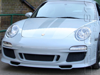 Paraurti anteriore dall'aspetto classico con spoiler inferiore per modelli Porsche 997 - 99750555501GRP, 99750555500GRP, 99750598306G2L, 9975055410301C, 99750598502041, 99750598602041, 99750576102, 99750576202, 99770105114, 99750599401, 99762816301, 99761250125
