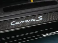 Seitenschwellerleisten in Carbon mit Logo, beleuchtet. Porsche 997 MKI / 997 MKII - 99755199100, 99755199101, 99755199109, 99755199110, 99755199102, 99755199103, 99755199104, 99755199125, 99755199107, 99755199111, 99755199121, 99755199106