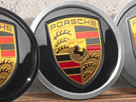 Wieldoppen zwart hoogglans met gekleurd Porsche embleem voor Porsche Taycan / Panamera - 9J1073002