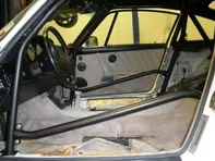 Jaula antivuelco de 6 puntos atornillada con barras de una sola puerta, con techo corredizo. Porsche 964