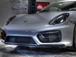 Kit de grille en treillis métallique pour pare-chocs avant Rennline noir. Porsche 982 (718) Boxster2017>> - E1003