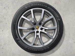 21' Cayenne  Exclusive Design alloy wheels and winter tyres Original Porsche
