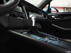 Kit de conversion de levier de vitesses PDK à manuelle par Rennline. Porsche 95B Macan 2014-2021 - 95B713139B, 95B713139E, 95B713139C, 95B713139D, 95B713139F, 95B713139L, 95B713139K, 95B713139N - TR39 BB, TR39 BR, TR39 SR, TR39 SB